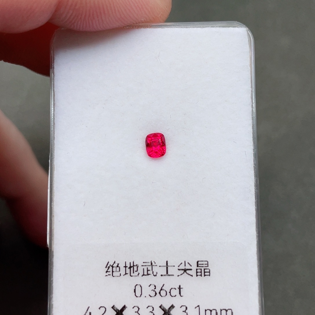 尖晶石裸石未镶嵌0.36克拉无烧绝地武士