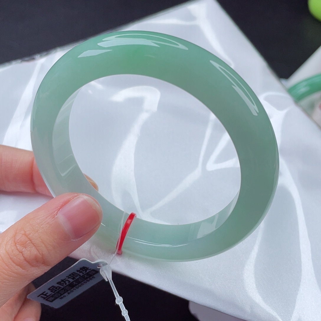翡翠手镯未镶嵌57圈