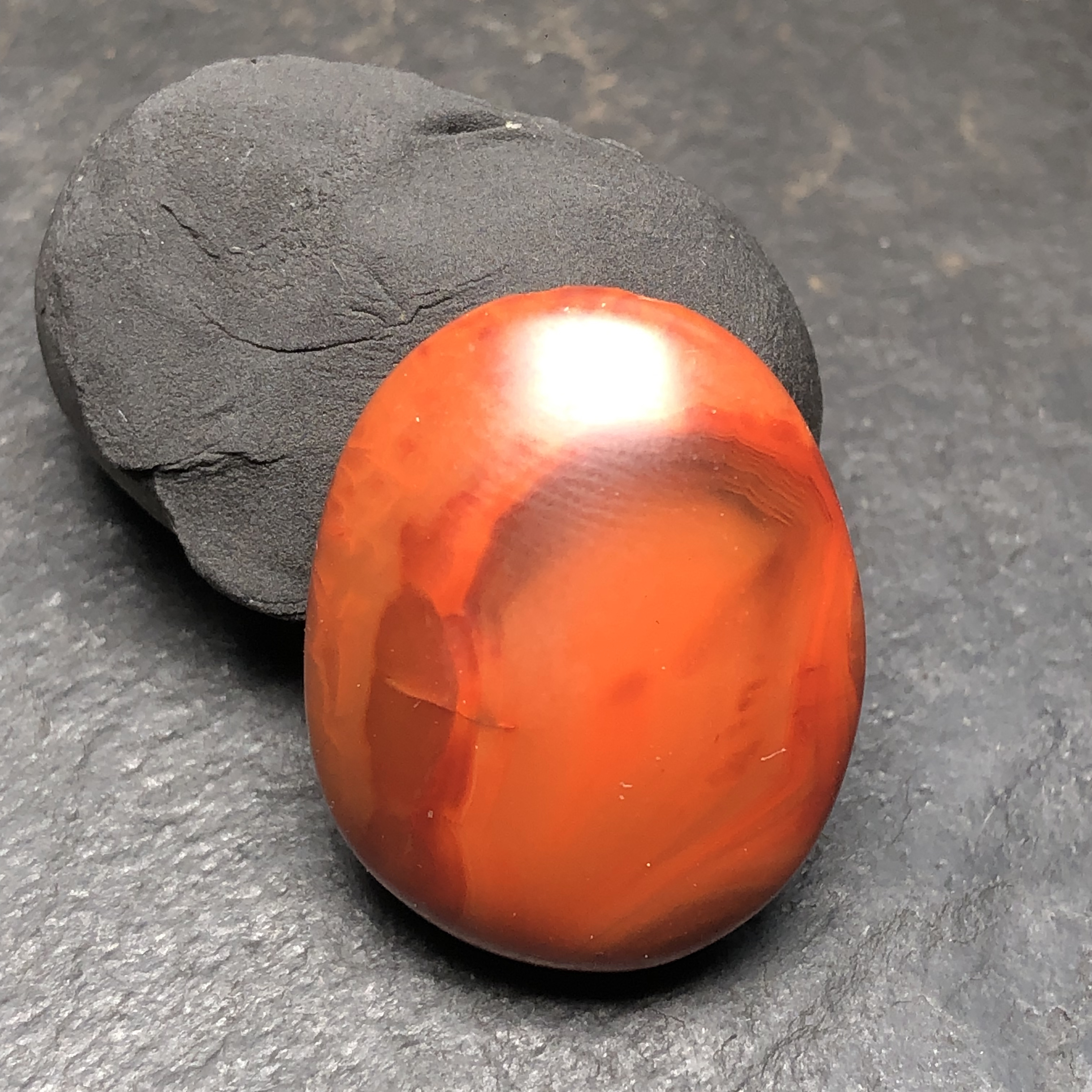 原矿川料南红玛瑙纯手工打磨尺寸26.3x21x8.5毫米