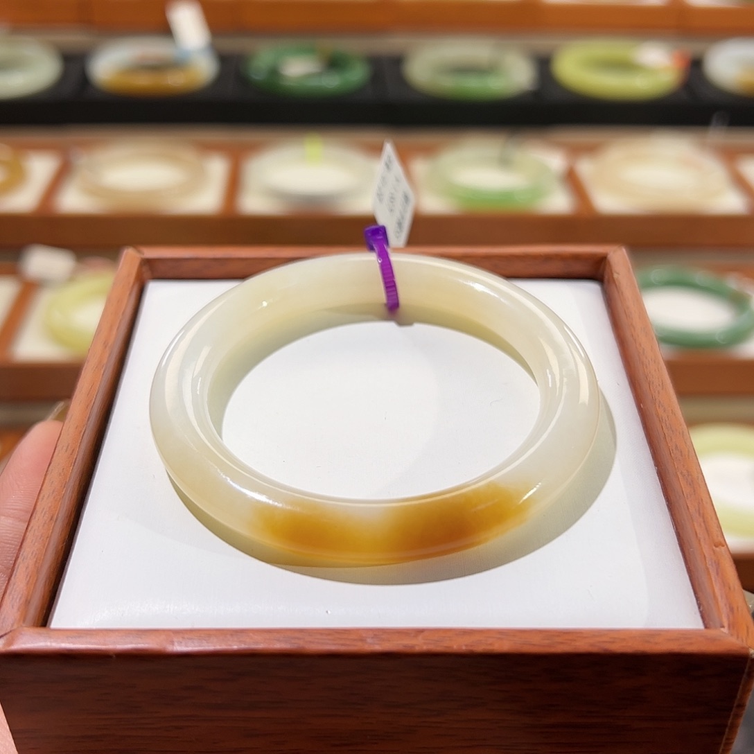 和田玉手镯未镶嵌千****千