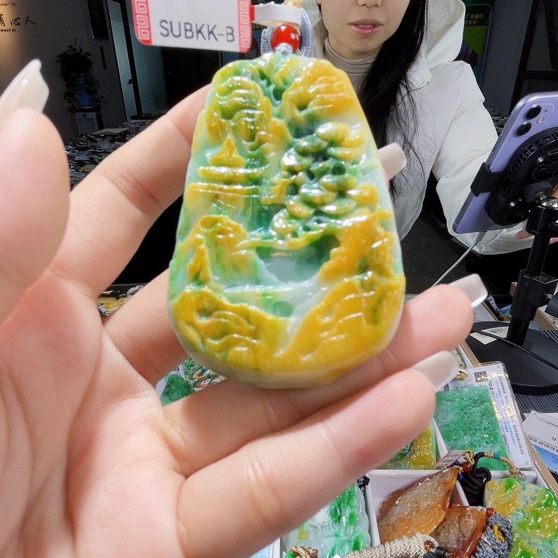 颈饰未镶嵌翡翠一