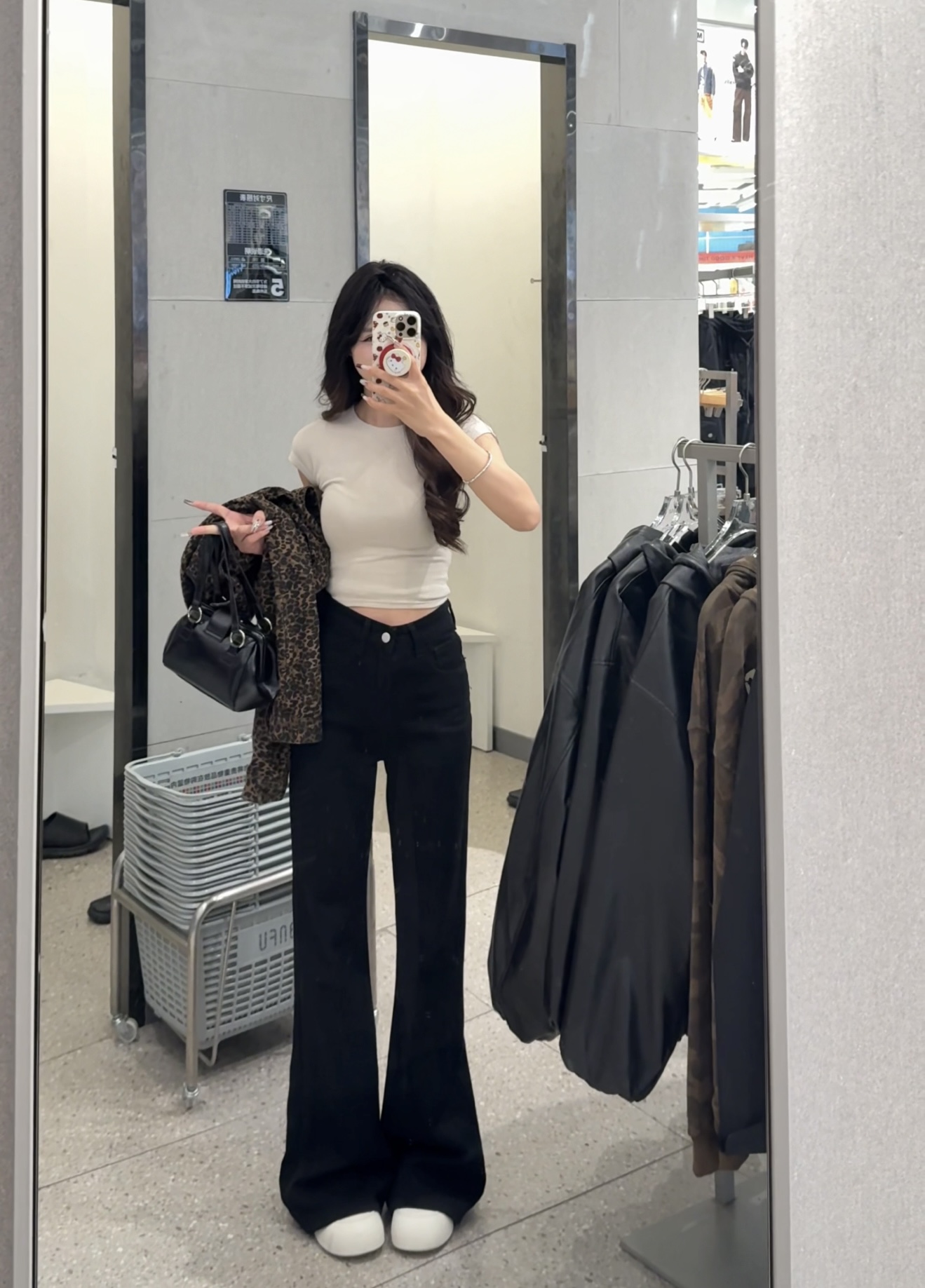 黑色不贴腿微喇牛仔裤女爆款中高腰无弹宽松显瘦百搭喇叭拖地裤子