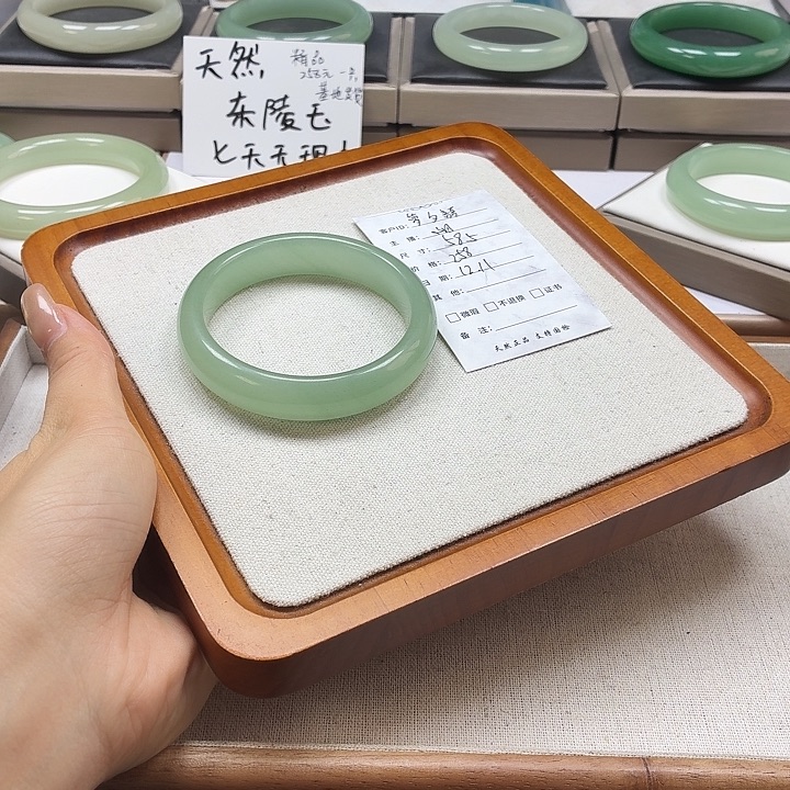 夢***語石英质玉未镶嵌手镯