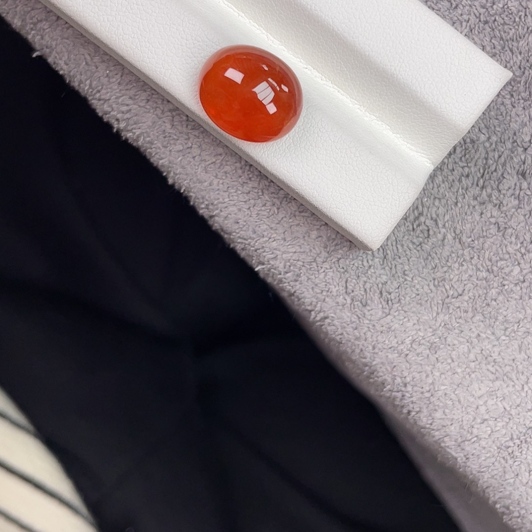 石榴石（芬达石）裸石未镶嵌15.2Ct。  