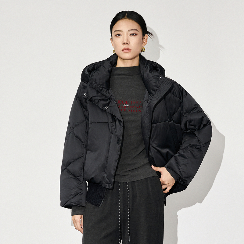 XG雪歌黑色羽绒服XJ406098A490短外套显瘦