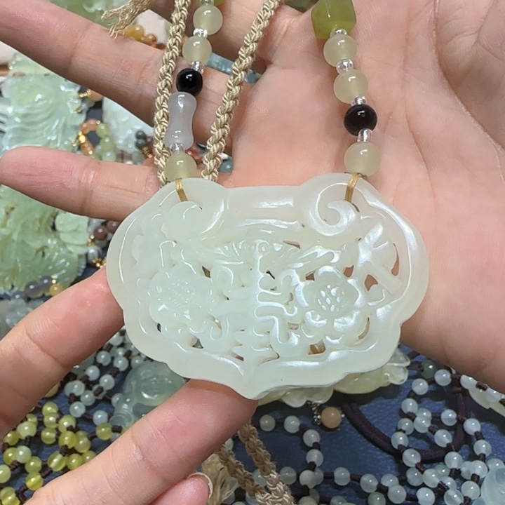 蛇纹石玉吊坠未镶嵌