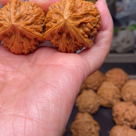 桃核吊坠好***ヾ三棱狮子