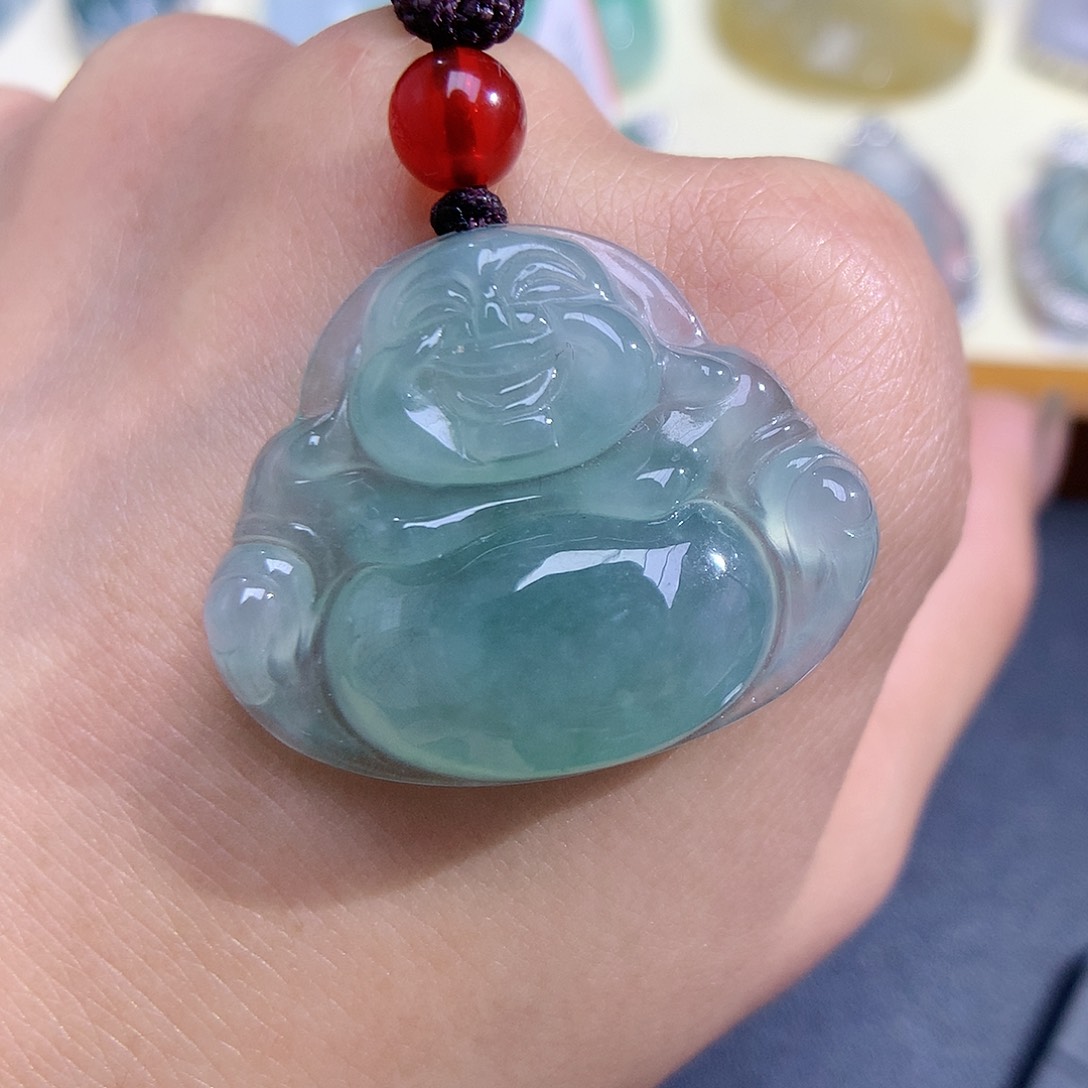 翡翠颈饰未镶嵌佛公