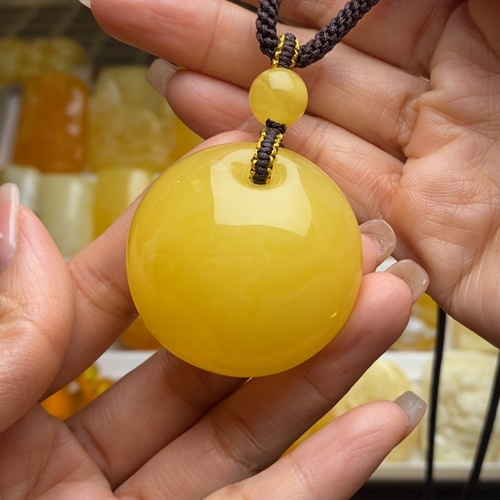 蜜蜡颈饰未镶嵌，