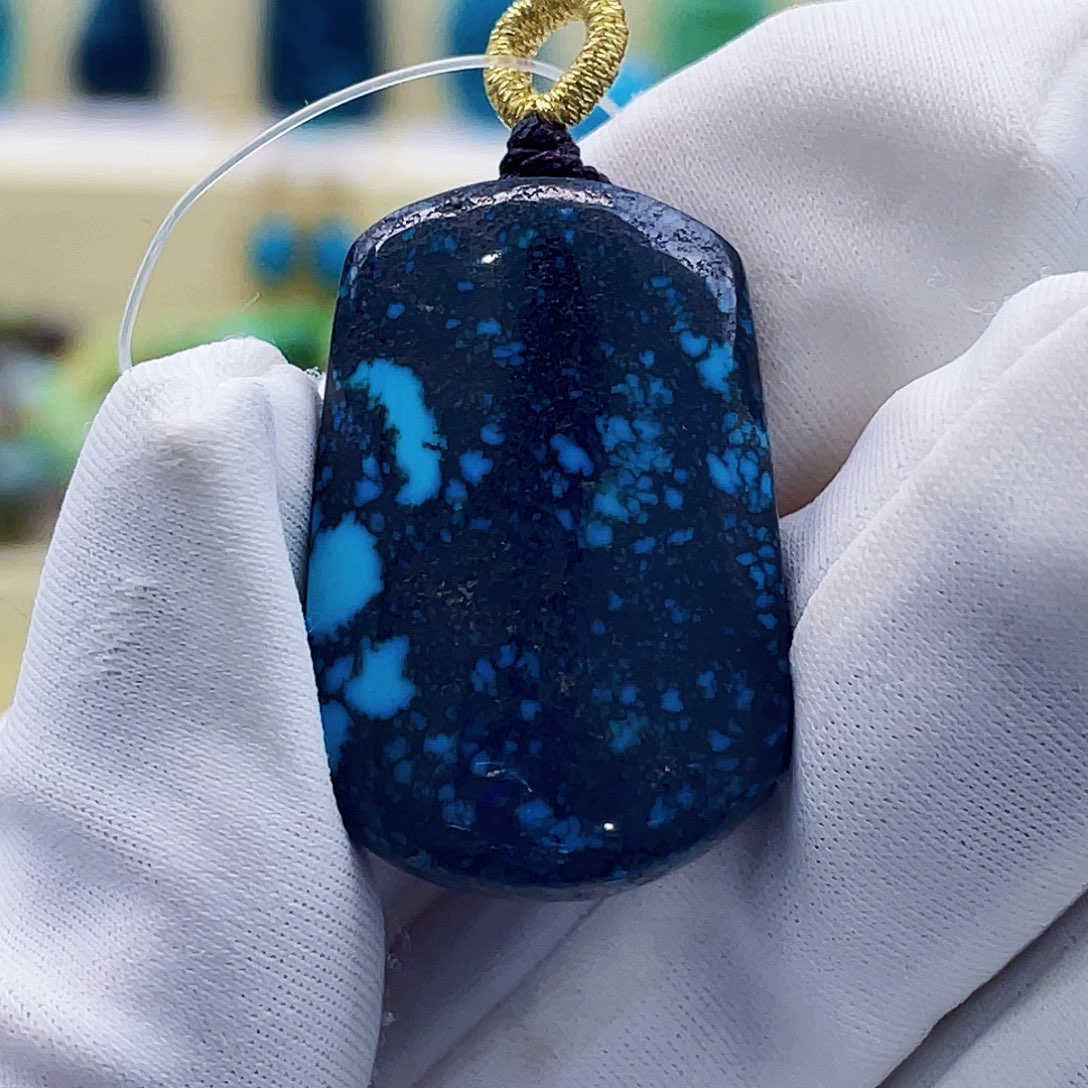 绿松石未镶嵌颈饰