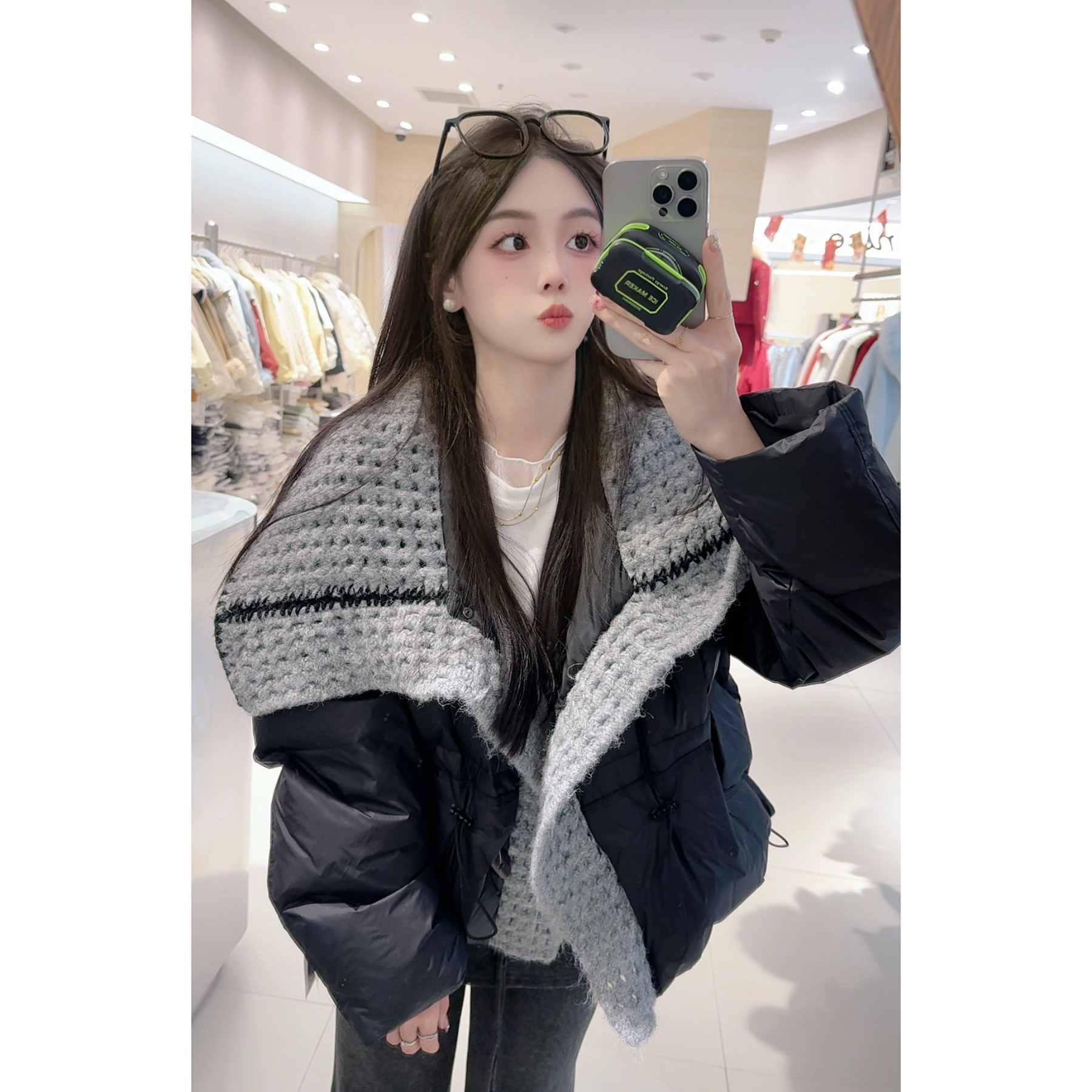 9137设计感黑灰羽绒棉服