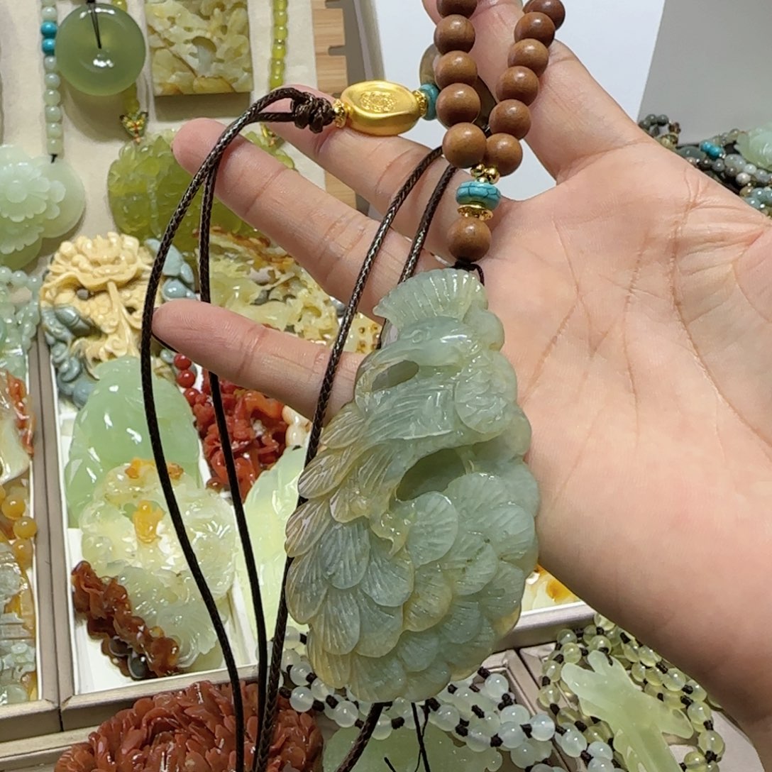 未镶嵌蛇纹石玉吊坠