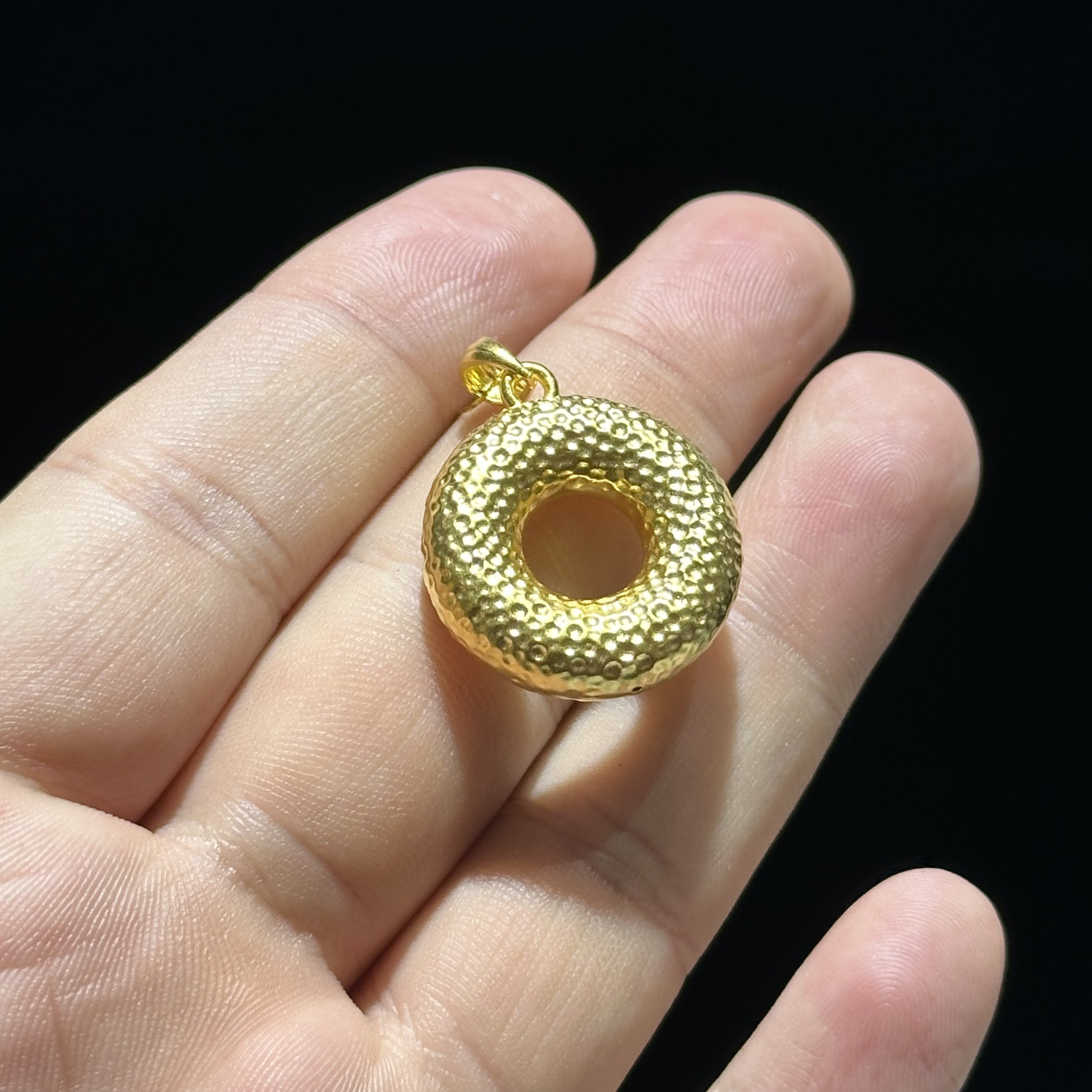 足金999 精品 卡23 锤纹平安扣吊坠 3.592