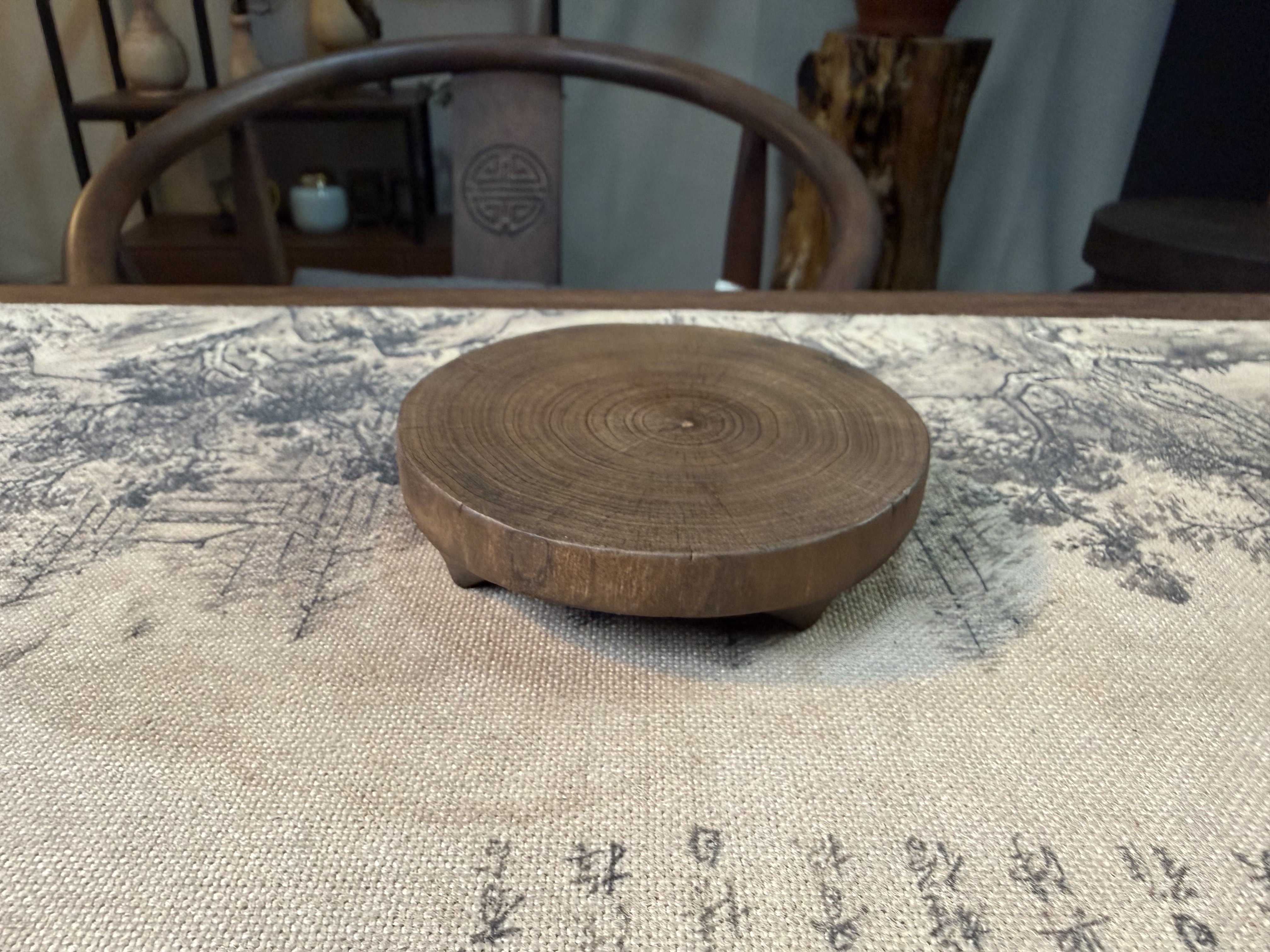 银杏木炭化圆形四足小茶托杯垫实木底座