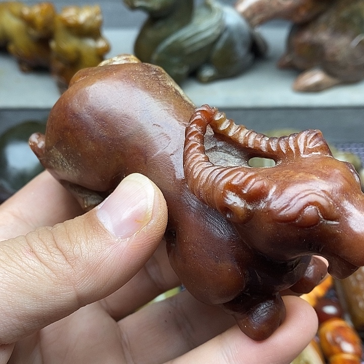 未镶嵌蛇纹石玉颈饰