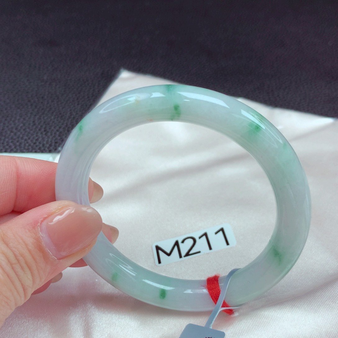 翡翠手镯未镶嵌手镯88