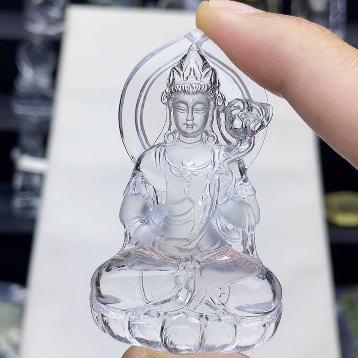 【闪购商品】水晶颈饰未镶嵌七*坪白水晶精雕观音吊坠