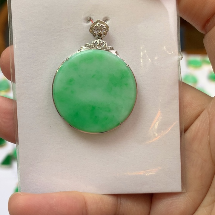 翡翠颈饰18K金镶嵌翡翠翡翠吊坠