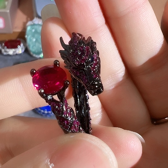 未镶嵌颈饰红宝石