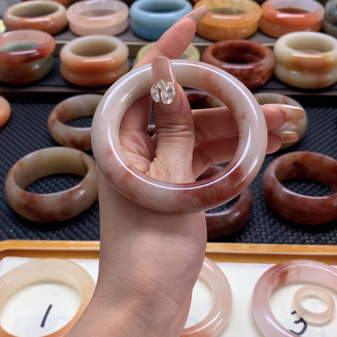 石英质玉手镯未镶嵌