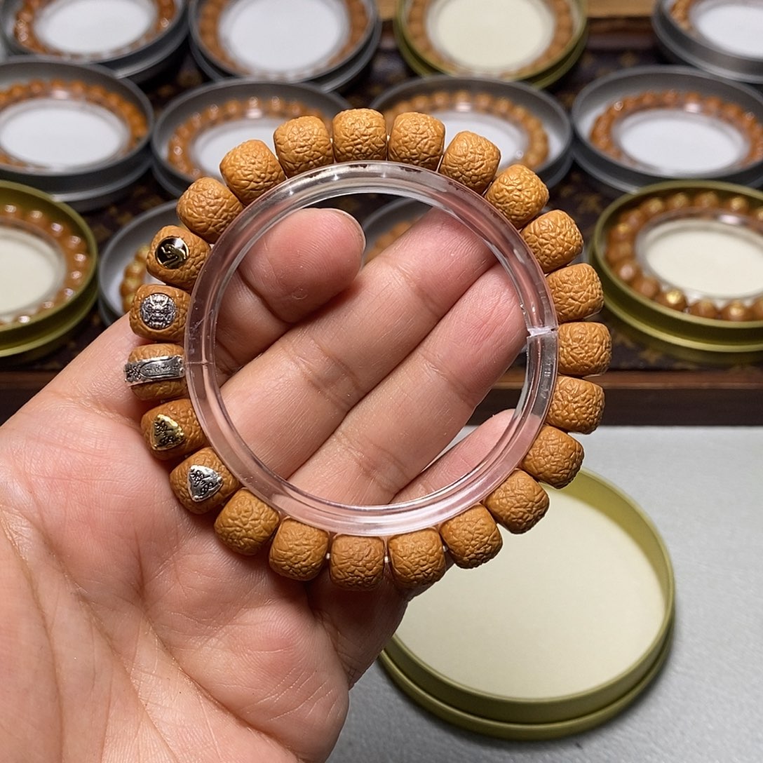 猴头核桃手串84号蛇鳞满天星五标10左右