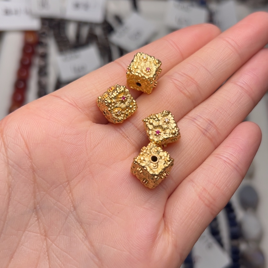 玛瑙/玉髓合金珠宝半成品K217。高保色方形配件一个