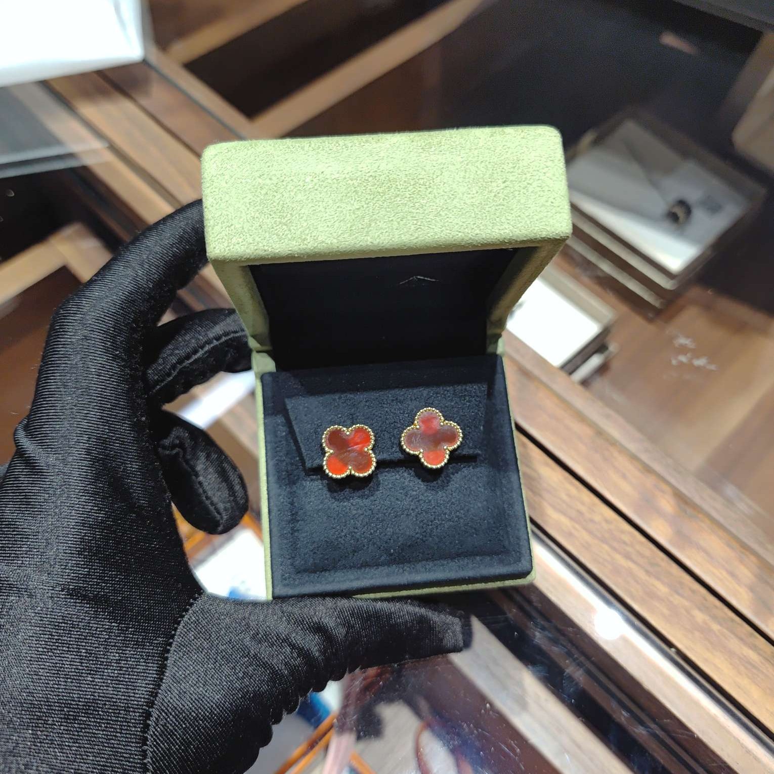 99新 梵克雅宝 红玉髓 四叶草耳钉