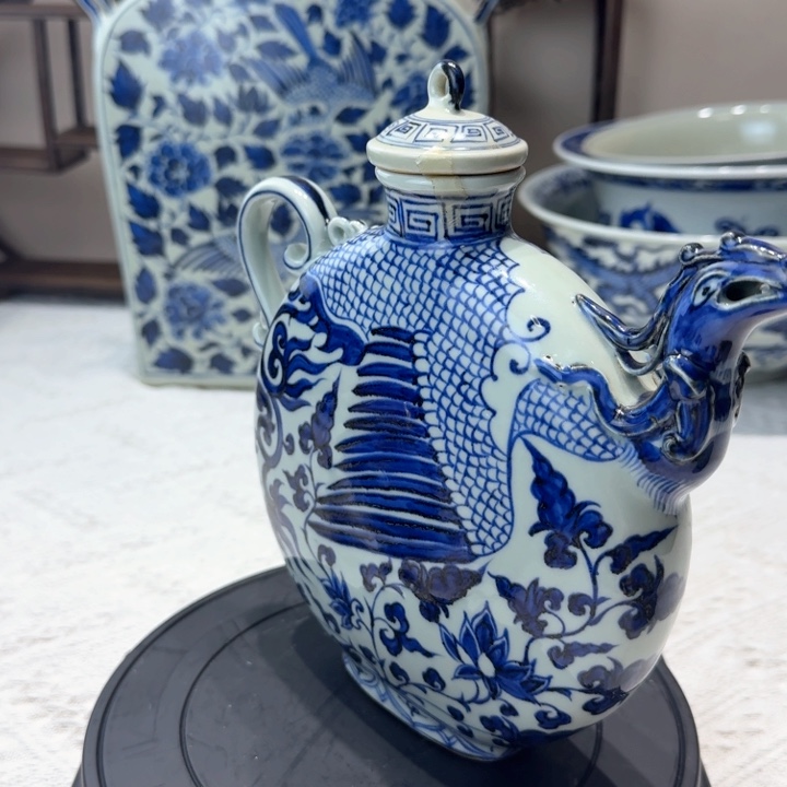 盘叶*疯青花凤首扁壶青花花卉凤凰扁壶