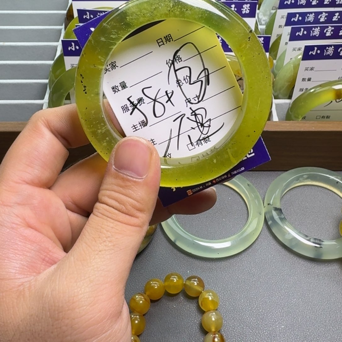 蛇纹石玉手镯合金