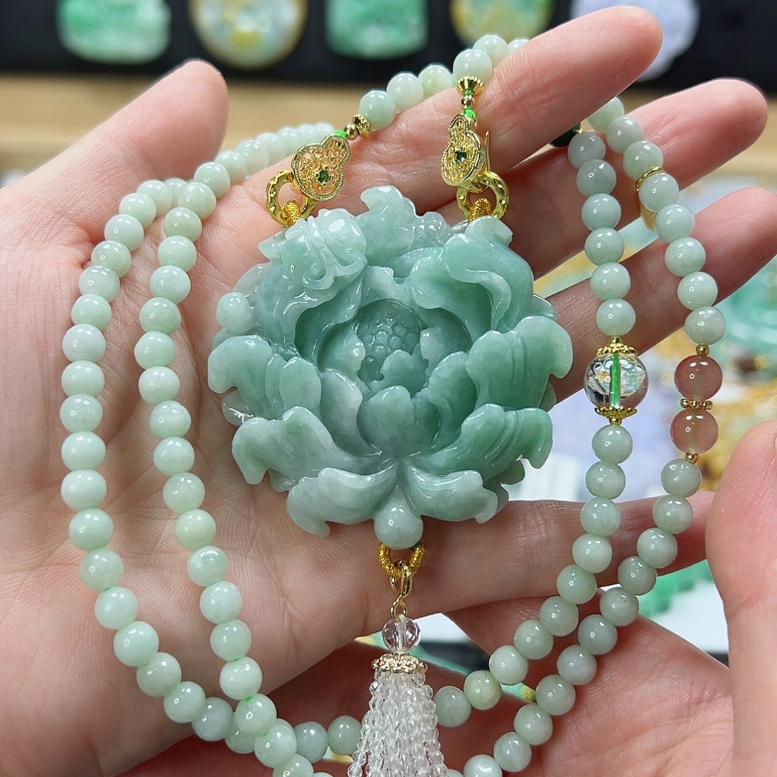 颈饰未镶嵌翡翠吊坠