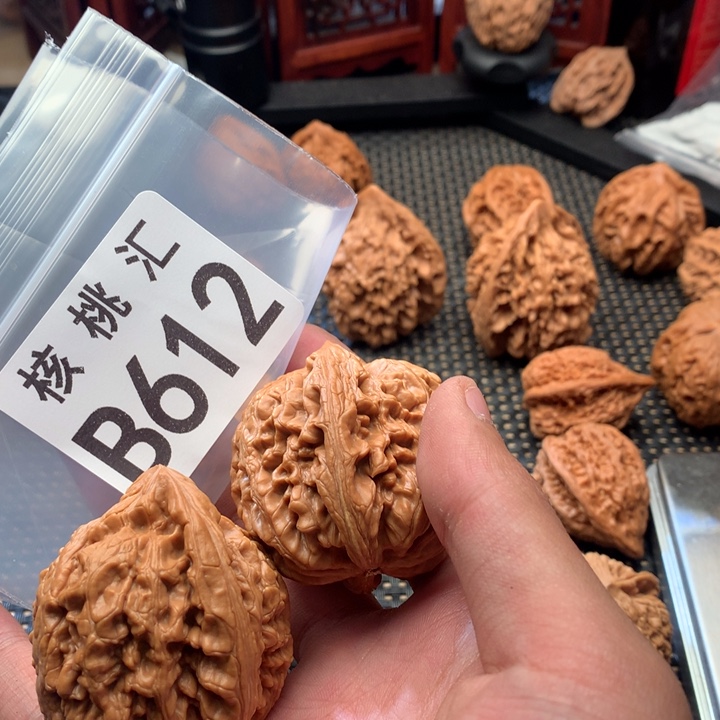 文玩核桃吊坠红锦鲤