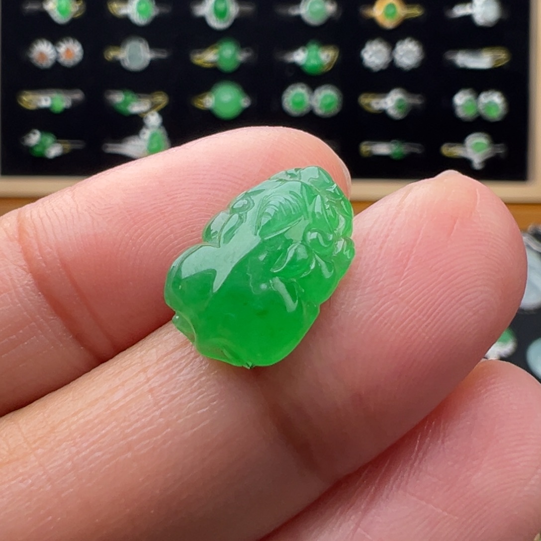 翡翠未镶嵌颈饰貔貅