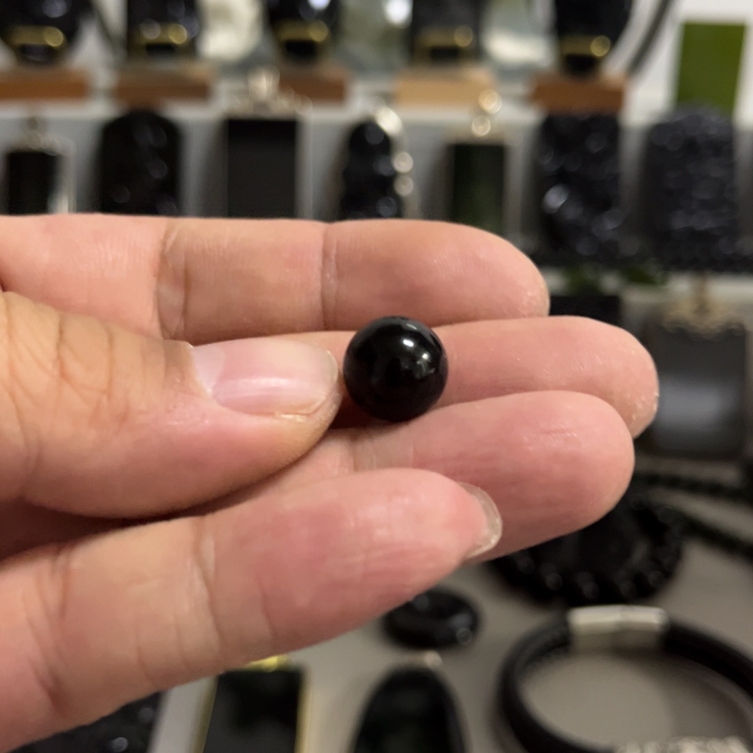 蛇纹石玉颈饰合金刹*