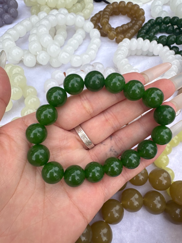 高端大气辣阳绿手串 卡12