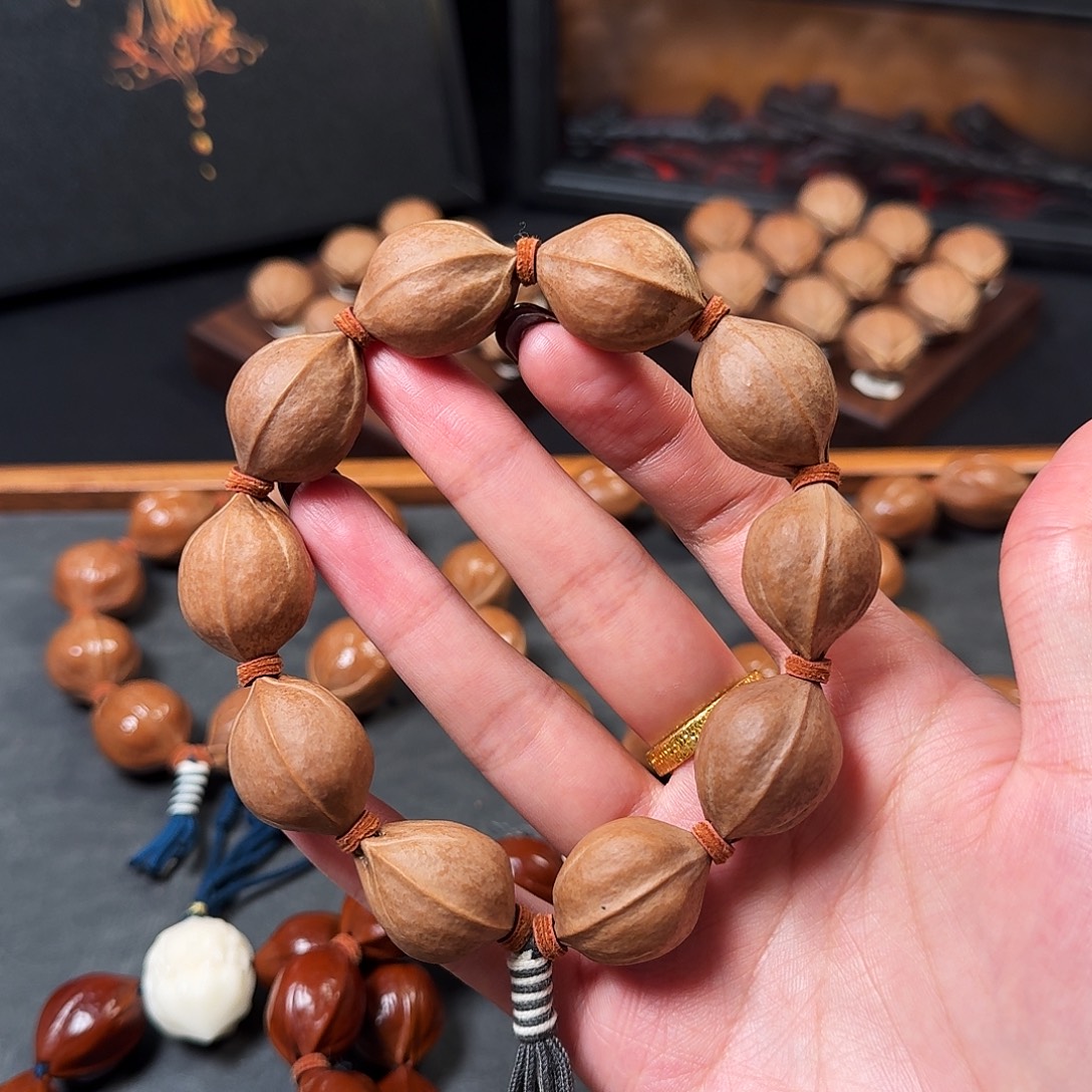 1.9*2.6精配款原生态梅林铁核手串