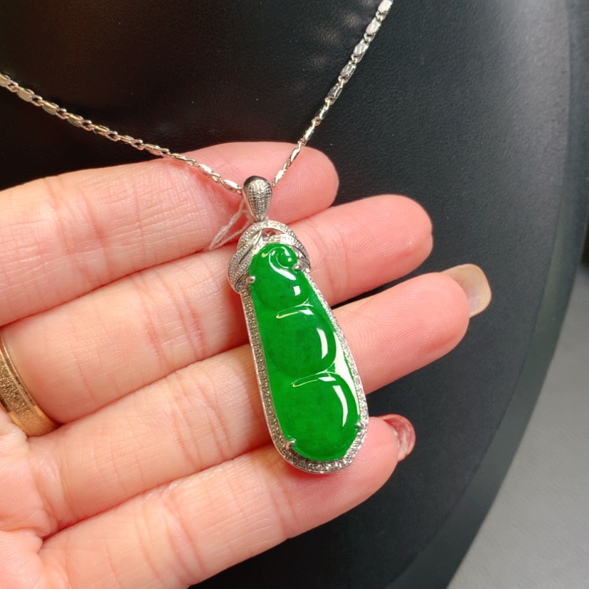 【闪购商品】翡翠吊坠(赠链)18K金镶嵌