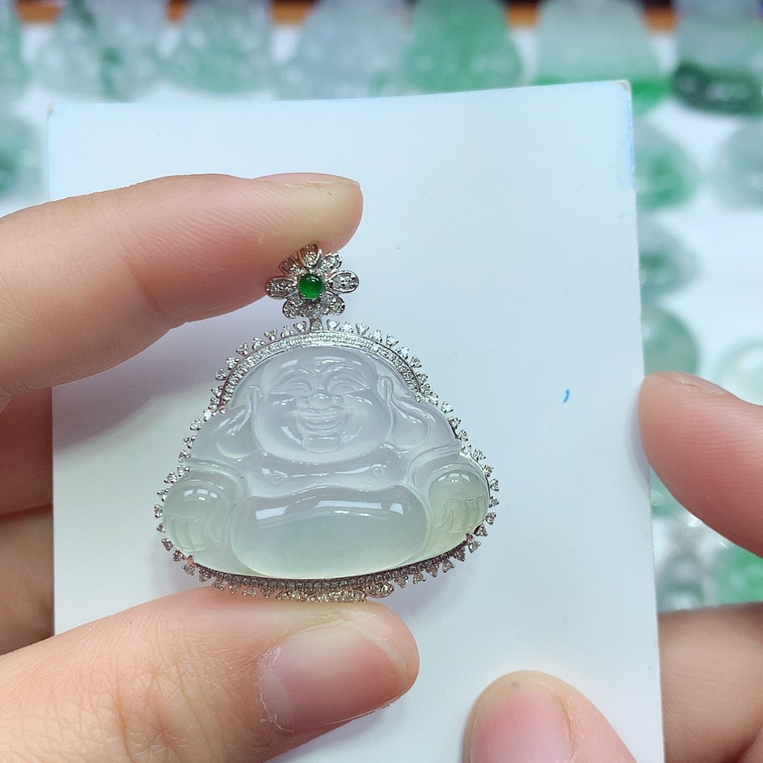 翡翠颈饰18K金镶嵌佛