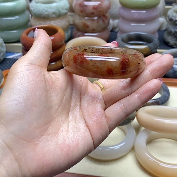 石英岩玉手镯未镶嵌