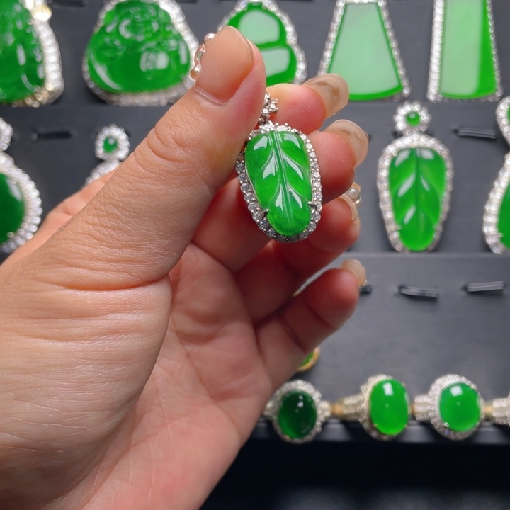 翡翠颈饰未镶嵌翡翠吊坠