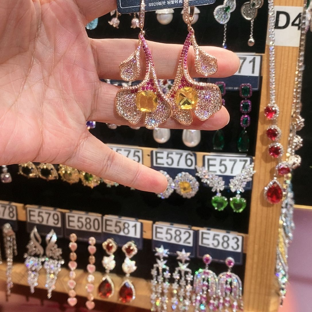 【闪购商品】纯铜925银锆石宝***牌