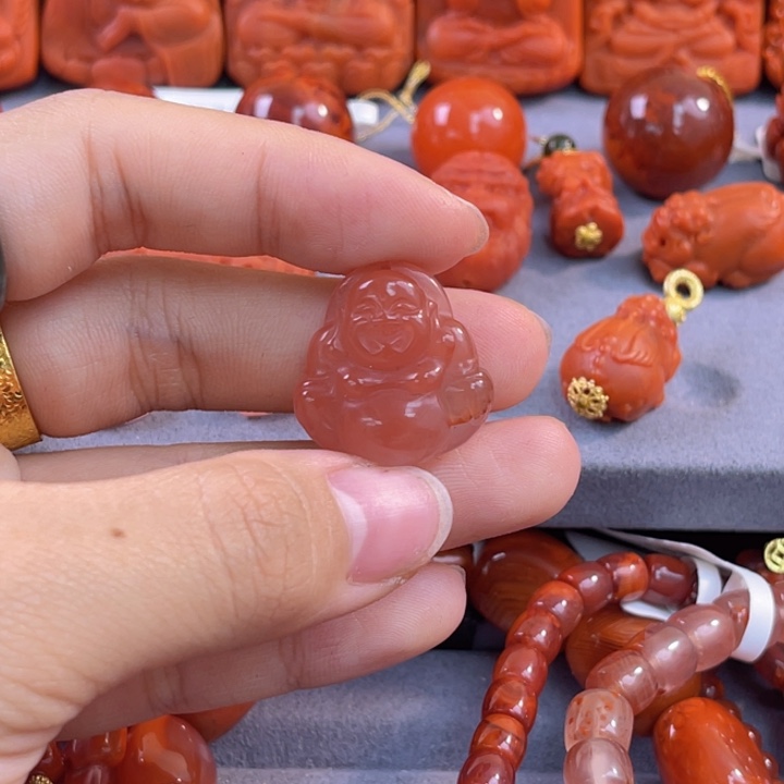 南红玛瑙多样性发一件未镶嵌冰飘弥勒卡20*21