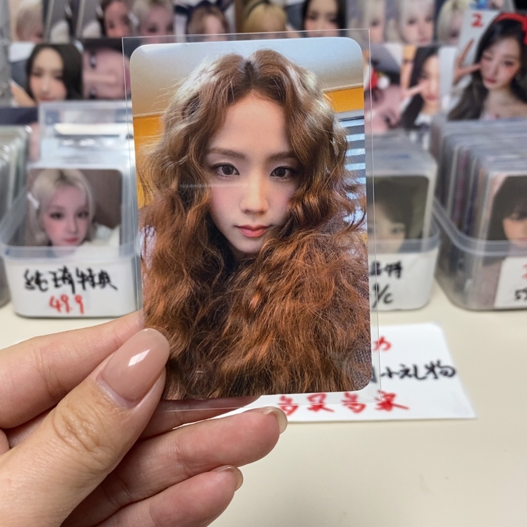 单拍智秀小卡一张