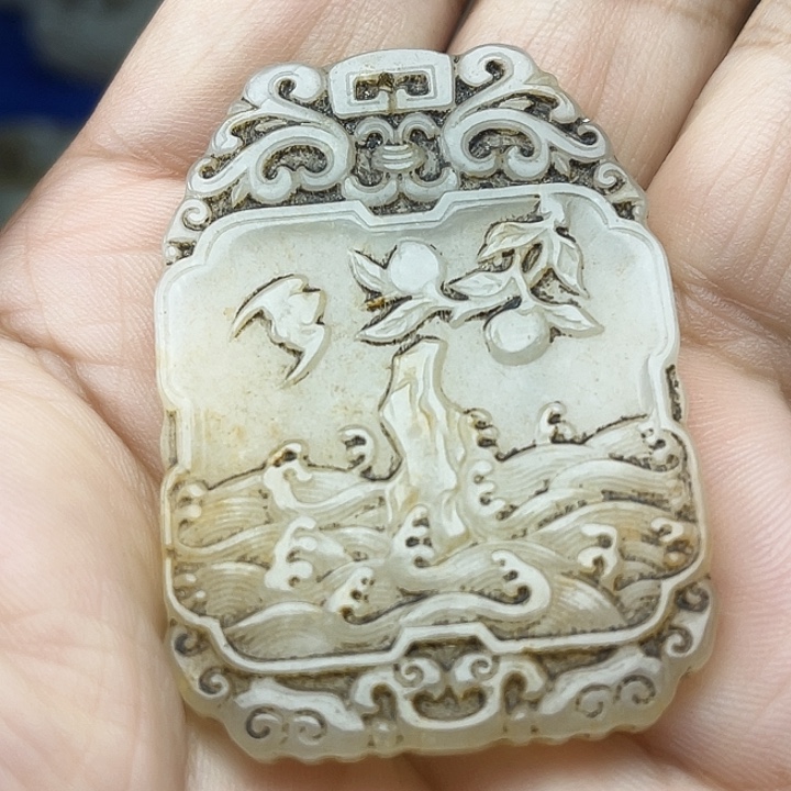 颈饰未镶嵌和田玉（青白玉）