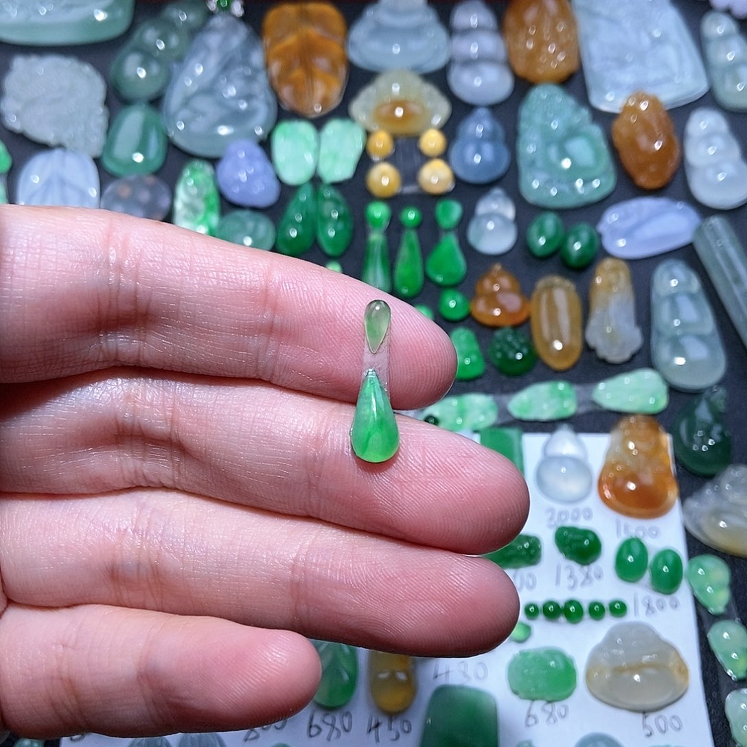 翡翠颈饰未镶嵌绿水滴