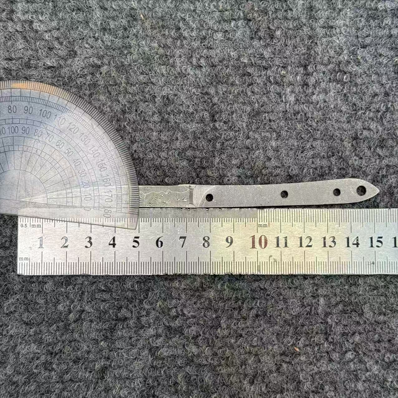 FL小号四孔尖头水果刀随机