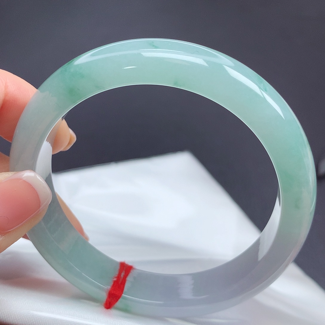 翡翠手镯未镶嵌l n n n n n n n