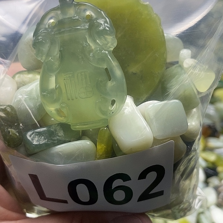 岫玉鱼缸石未镶嵌