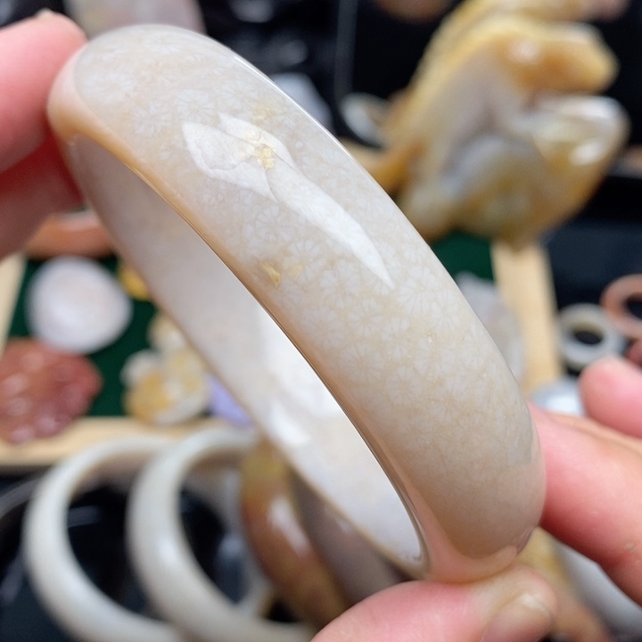 硅化珊瑚（珊瑚玉）手镯未镶嵌60