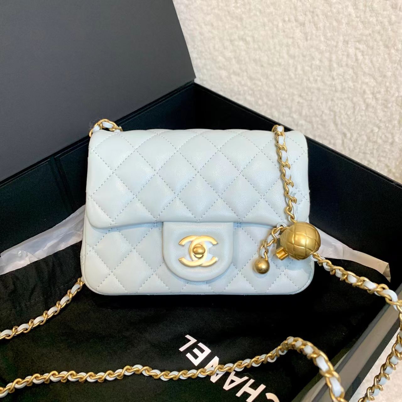 全新未使用 Chanel/香奈儿 壹臻/浅蓝色羊皮金球方胖子 63811711