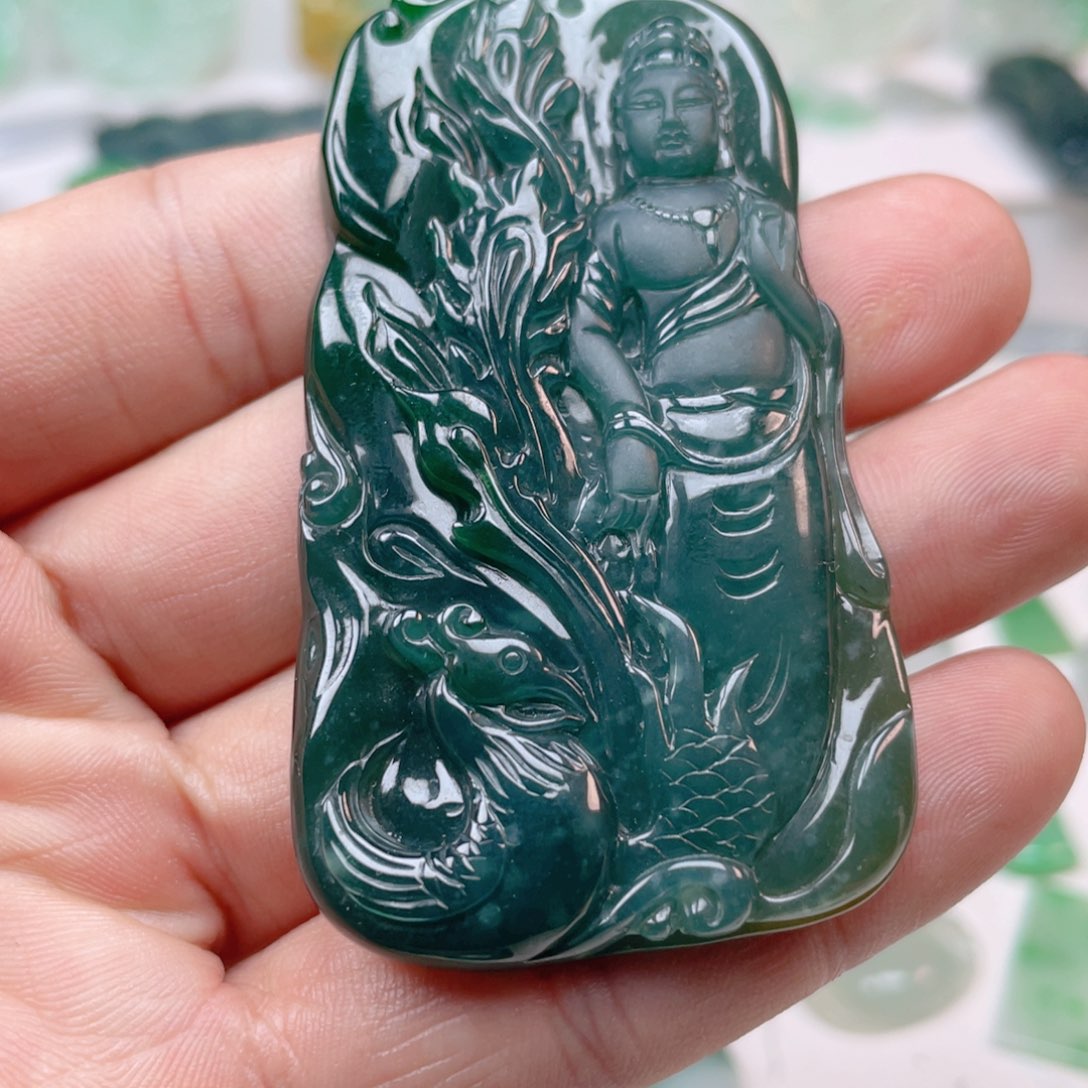 翡翠颈饰未镶嵌观音